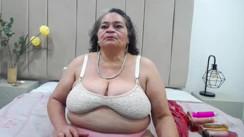 Snapshot of queenmature chatting on September 22, 8:35 pm VickyBoobss online show from September 22, 8:35 pm