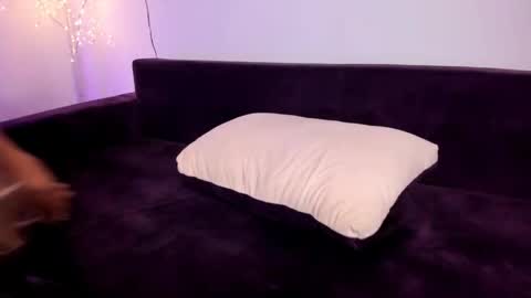 Queennofyuredreams online show from April 4, 10:28 pm