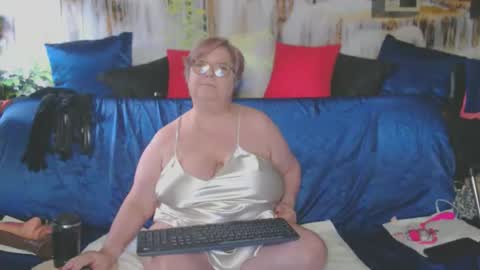 QueenPammy online show from May 30, 8:35 am