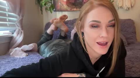 Snapshot of queenpeachz chatting on October 14, 5:38 pm Bree online show from October 14, 5:38 pm