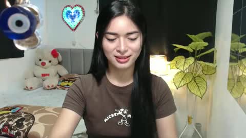QueenPinay69 online show from November 16, 4:09 pm