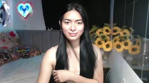 QueenPinay69 online show from November 28, 5:15 am