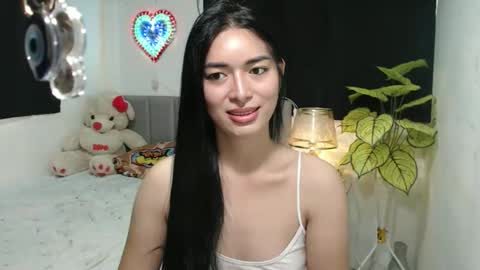 QueenPinay69 online show from November 13, 5:43 am