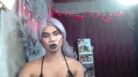 queenpinayebony_xx online show from April 18, 7:07 pm