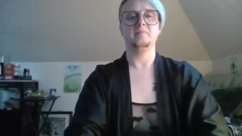 Snapshot of queerlyjaz chatting on September 27, 1:36 am queerlyjaz online show from September 27, 1:36 am