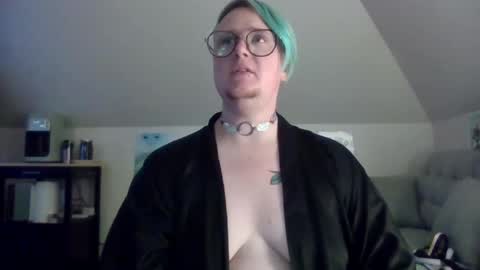 Snapshot of queerlyjaz chatting on October 2, 2:10 am queerlyjaz online show from October 2, 2:10 am