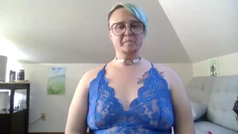 Snapshot of queerlyjaz chatting on October 5, 11:12 pm queerlyjaz online show from October 5, 11:12 pm