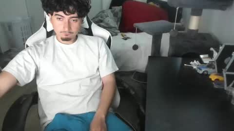 qwert4206 online show from March 15, 6:33 pm