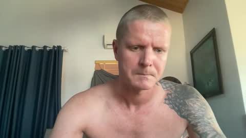rabbit_eyes69 online show from May 10, 9:59 am