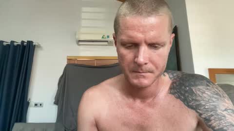 rabbit_eyes69 online show from May 7, 4:41 am