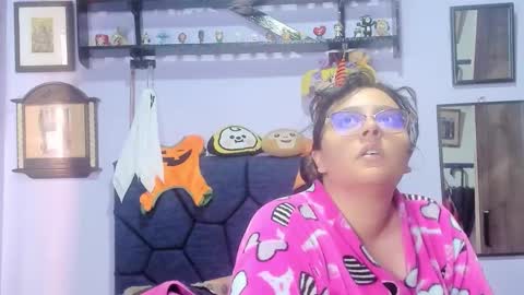 racheljames28 online show from October 31, 9:26 pm