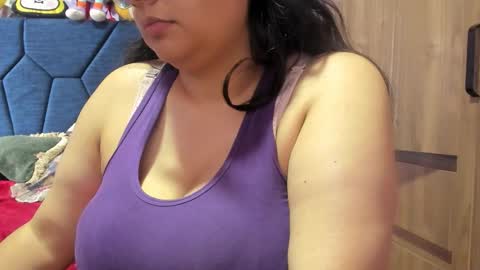 racheljames28 online show from January 14, 9:01 pm