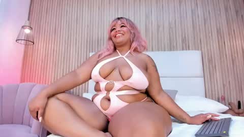 rachell_queenn1 online show from April 13, 11:25 am
