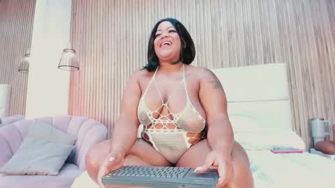 rachell_queenn1 online show from May 3, 7:20 pm