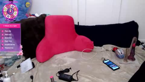 RaeFaun online show from April 13, 8:24 pm