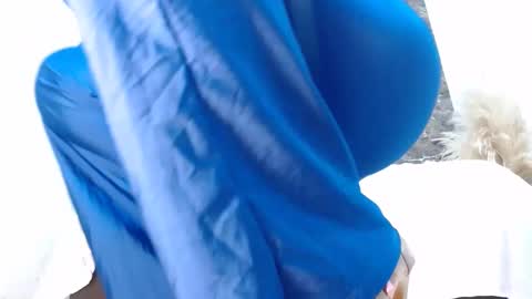 raichellcooper1 online show from September 19, 4:00 pm