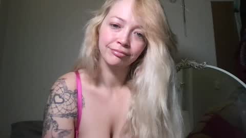 Snapshot of randiigirl69 chatting on February 27, 11:06 am Randii online show from February 27, 11:06 am
