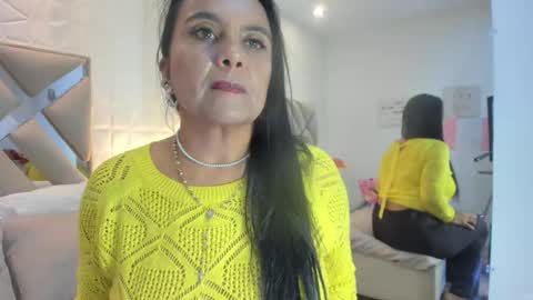 Raquel Moore  online show from March 10, 12:42 pm