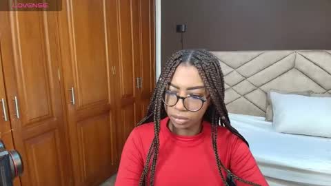 Snapshot of raqueljones_ chatting on October 23, 12:06 pm Raquel online show from October 23, 12:06 pm