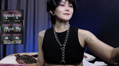 Snapshot of ravens_nest_ chatting on October 17, 4:11 pm Raven online show from October 17, 4:11 pm