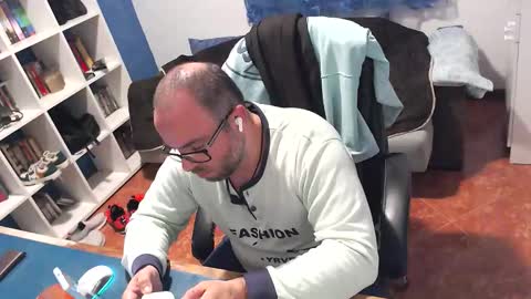 ravingr3d3 online show from November 12, 11:18 pm