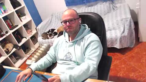 ravingr3d3 online show from January 31, 9:45 pm