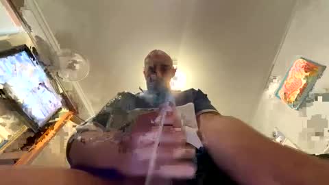 Down under guy online show from March 10, 5:00 am