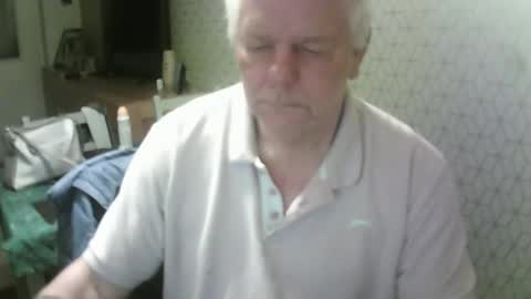 Snapshot of ray47 chatting on October 23, 10:32 pm ray47 online show from October 23, 10:32 pm