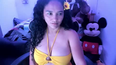 Danna online show from November 8, 3:59 pm