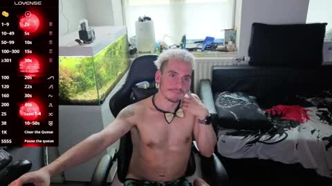 Rayzel online show from May 4, 5:52 pm