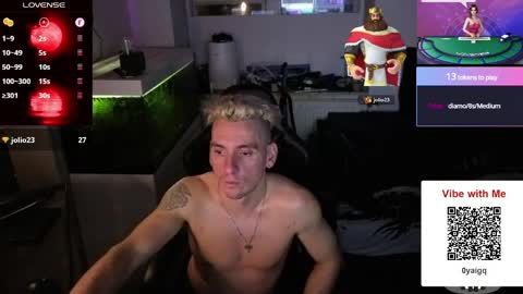Rayzel White online show from May 13, 10:19 pm