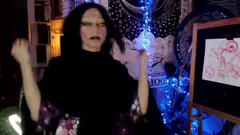Snapshot of raziel_haze chatting on January 21, 1:08 am Yrriel Strife Candy-Demon Caveboy mr. Cringe online show from January 21, 1:08 am