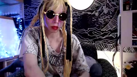 Snapshot of raziel_haze chatting on February 24, 8:27 am Yrriel Strife Candy-Demon Caveboy mr. Cringe online show from February 24, 8:27 am