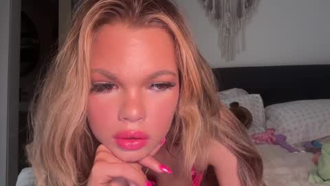 Jade  online show from January 18, 2:25 am