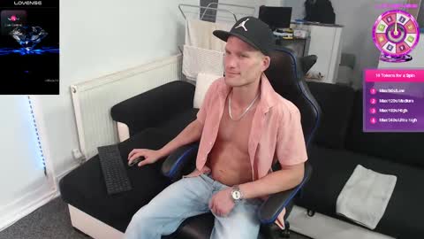 Snapshot of reallyman7 chatting on February 18, 8:25 pm Ask me online show from February 18, 8:25 pm