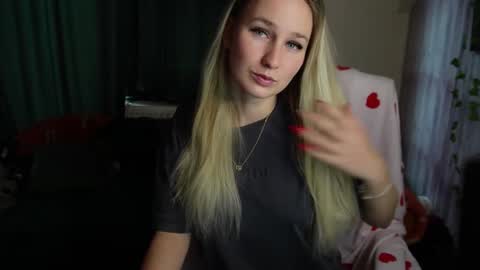 Snapshot of realmiagold chatting on February 27, 9:29 am IG realmiagold online show from February 27, 9:29 am