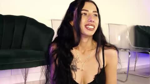 Danielle online show from December 17, 9:10 pm