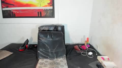 rebecabanks online show from April 11, 7:56 am