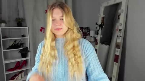 Snapshot of rebecca_____ chatting on September 12, 1:40 am rebecca_____ online show from September 12, 1:40 am