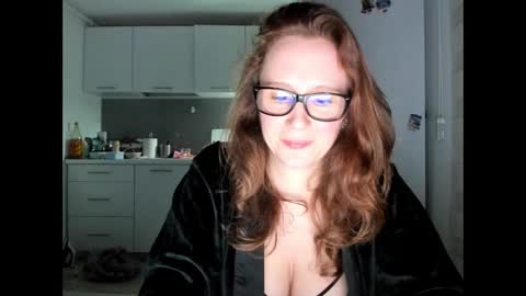 Lolanaturalred online show from March 9, 6:45 pm