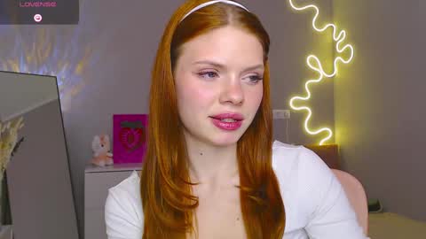 Snapshot of red__candy chatting on March 6, 3:35 pm red__candy online show from March 6, 3:35 pm