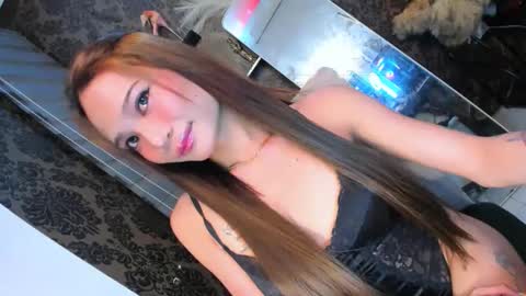 Snapshot of red_linn chatting on September 20, 4:26 am danika linn online show from September 20, 4:26 am