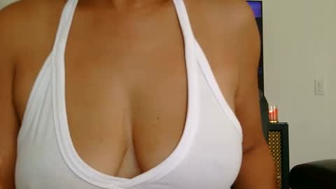 Snapshot of redbonescarlet chatting on September 26, 11:02 pm Redbonescarlet online show from September 26, 11:02 pm