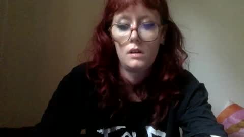 redcassie666 online show from April 3, 4:03 pm