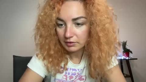 Snapshot of reddgirll chatting on February 20, 6:35 pm reddgirll online show from February 20, 6:35 pm