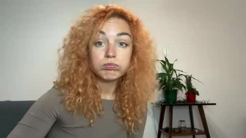 Snapshot of reddgirll chatting on February 19, 5:38 pm reddgirll online show from February 19, 5:38 pm