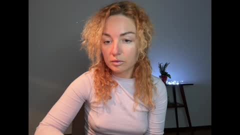 Snapshot of reddgirll chatting on March 1, 6:43 pm reddgirll online show from March 1, 6:43 pm