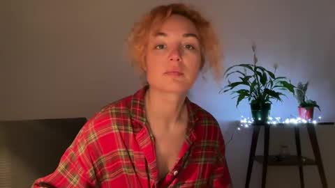 Snapshot of reddgirll chatting on February 22, 7:36 pm reddgirll online show from February 22, 7:36 pm