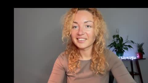 Snapshot of reddgirll chatting on March 4, 9:00 pm reddgirll online show from March 4, 9:00 pm