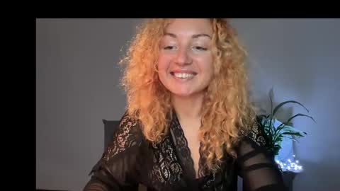 Snapshot of reddgirll chatting on March 6, 7:32 pm reddgirll online show from March 6, 7:32 pm